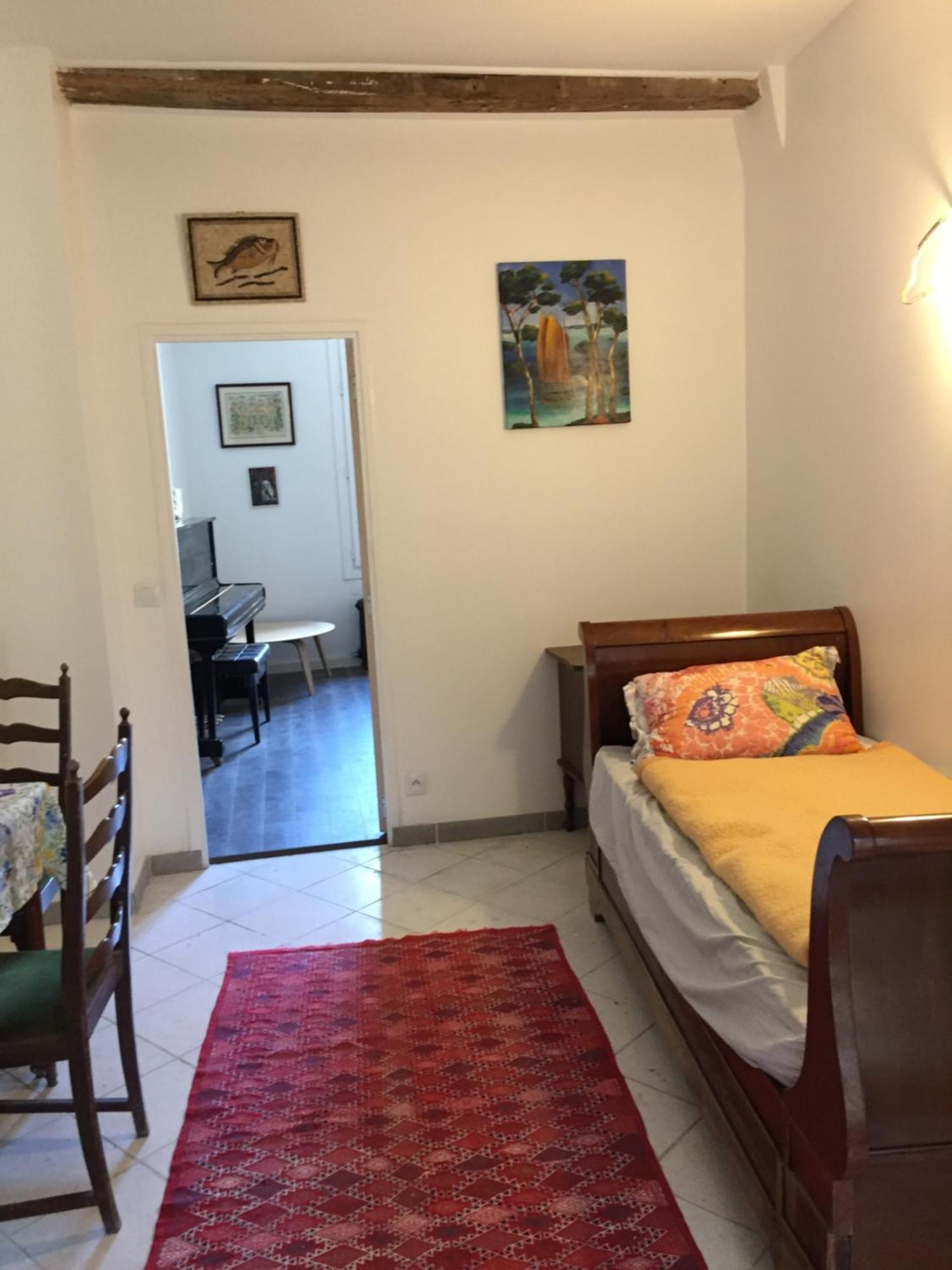 Proche Du Chateau De Versaillles Une Chambre Avec Jardin Versailles Esterno foto